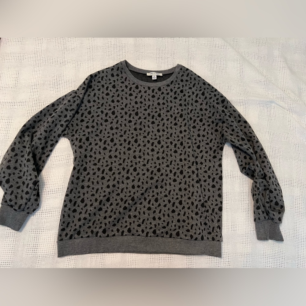 She + Sky Leopard sweatshirt with cute details